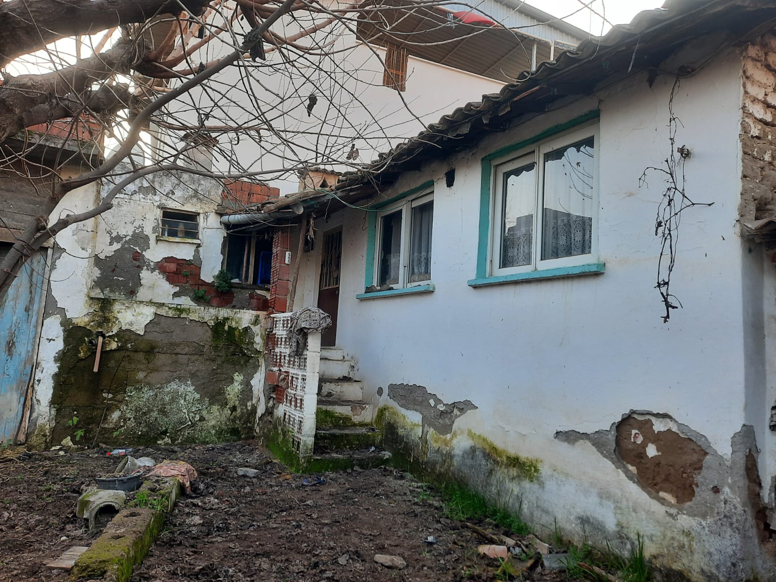 Aydın Sultanhisar Beşeylül Mahallesinde 2+1 Ev ve Arsa 